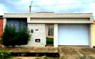 Casa Padrão com 1 Vaga de Garagem em Camocim
