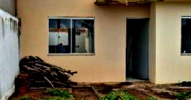 Casa com 2 quartos, 2 vagas e 57,08m² construída, desocupada