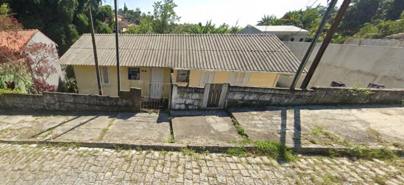 Casa com Terreno de 998,57m² em Ribeirão Pires/SP - Ocupada
