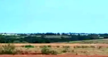 Terreno desocupado com 240m², ideal para construção