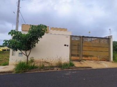 Casa com 200m² de área total e 50m² construídos, ocupada