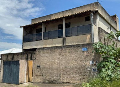 Casa 4 quartos em Juiz de Fora com garagem e quintal