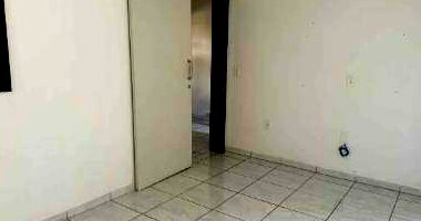 Casa desocupada com 3 quartos, 2 banheiros e 95 m² construída