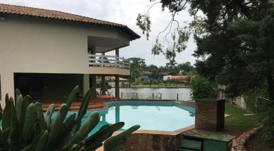 Casa ampla com 695,55 m² construídos