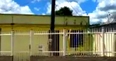 Casa com 61m² construída em terreno de 324,8m², imóvel ocupado