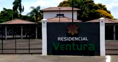 Terreno de 1.000m² ocupado em condomínio residencial
