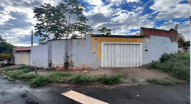 Casa com 2 quartos, 1 banheiro, 68,58m² construída, ocupada