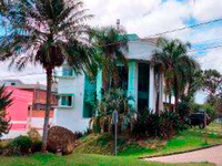 Casa com 486,42m² de área privativa, ocupada, em condomínio