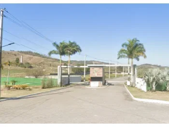 Terreno de 304 m² em condomínio