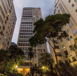 Apartamento Luxuoso com 5 Quartos e Vista Mar em Botafogo