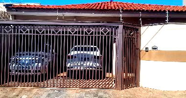 Casa com 3 quartos, 2 banheiros, 2 vagas e 152,5m² privativos
