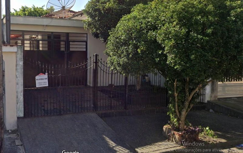 Casa residencial com 180m² de área total, desocupada