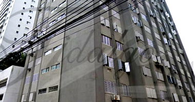 Apartamento reformado com 1 quarto, sala espaçosa e 1 banheiro, 32m²