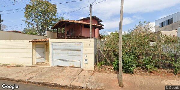 Imóvel residencial com 600m² e construção inacabada em Araraquara/SP