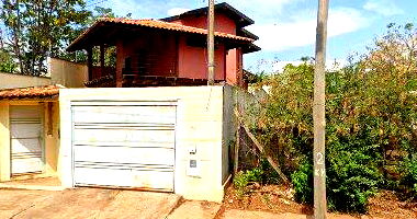 Imóvel residencial com 600m² e construção inacabada em Araraquara/SP