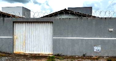 Casa com 2 quartos, 2 varandas e vaga de garagem