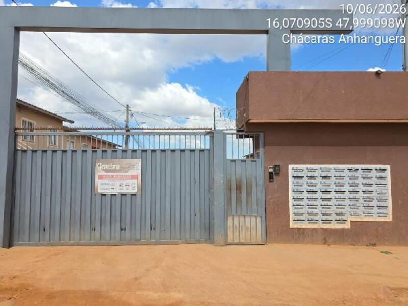 Apartamento com 2 quartos e vaga de garagem em condomínio
