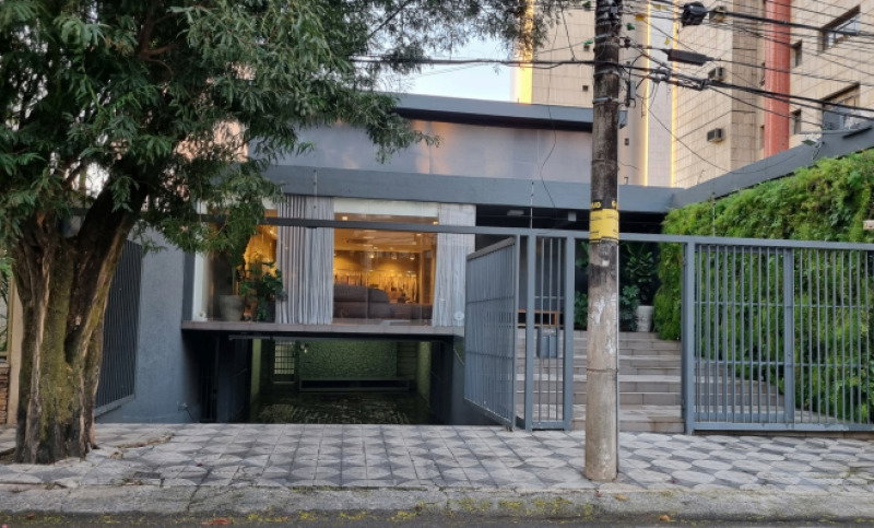 Imóvel comercial com 3 pavimentos e 4 vagas em Gutierrez