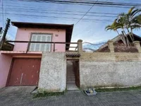 Casa desocupada com 5 quartos e 311,4 m² construídos