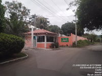 Casa charmosa com 2 quartos, 2 banheiros e 99m² construída