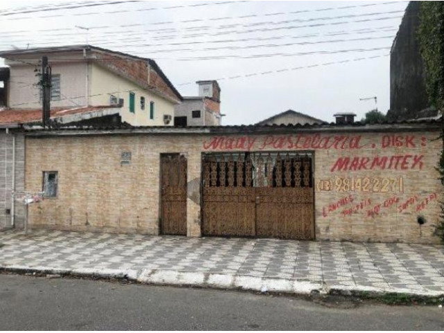 Casa com 3 Quartos e Piscina em Praia Grande