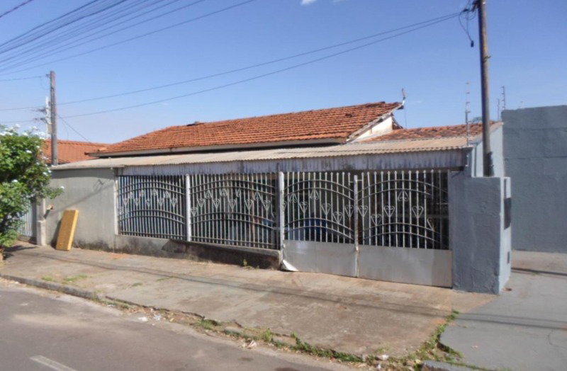 Terreno de 144m² com benfeitorias, 1 quarto, 1 banheiro