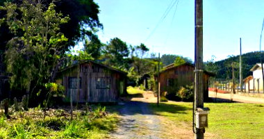 Terreno com construção residencial, 5.164,80m², 1 quarto, 1 banheiro