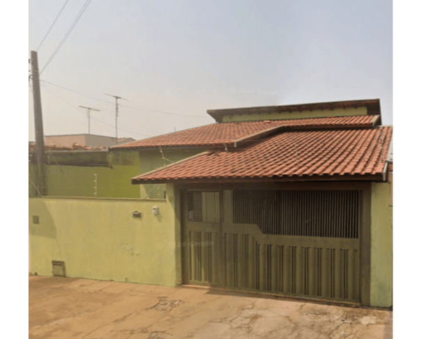 Casa com 3 dormitórios, 1 banheiro, 2 vagas e 200m² de terreno