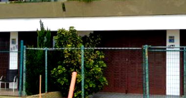 Lote de terreno 299m² com dois geminados em bom estado