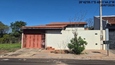 Casa com 2 quartos e 48,71 m² em leilão