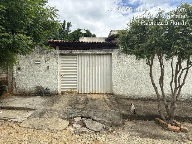 Casa com 2 quartos, 70m², área de 300m², desocupada