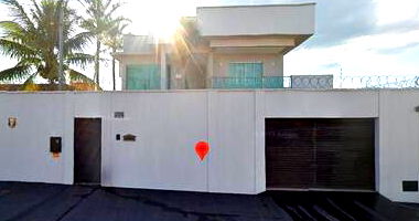 Sobrado de Esquina com 4 Quartos em Goiânia