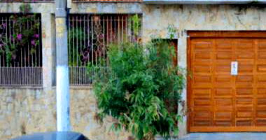 Casa 2 dormitórios, 6 vagas, 237m² construídos