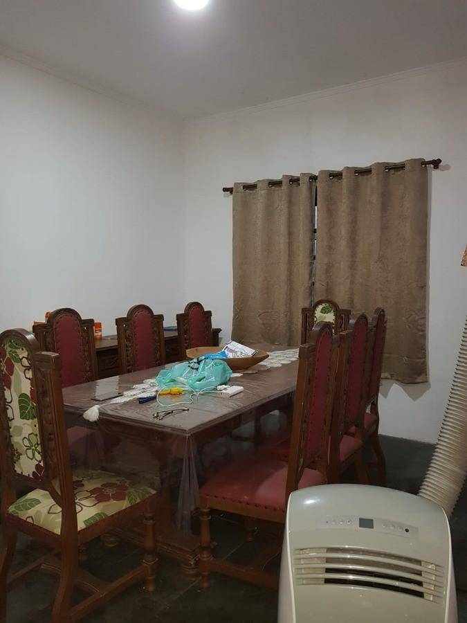 Casa com 3 quartos, 2 banheiros, 187m² construída, ocupada