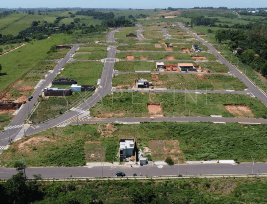 Terreno de 160m² em loteamento