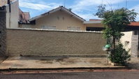 Casa com 2 quartos, 1 banheiro e 1 vaga de garagem
