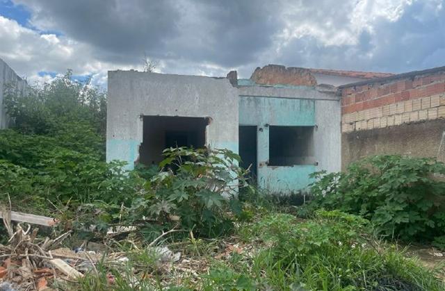 Casa residencial com 3 quartos, 2 banheiros e área construída de 61.87m²