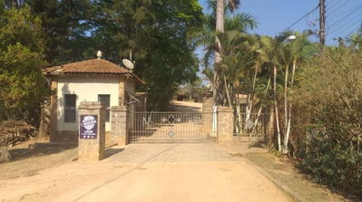 Casa com Piscina e Acesso à Represa em Pedreira