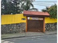 Casa em Leilão com 409m² Construída em Terreno de 338m²