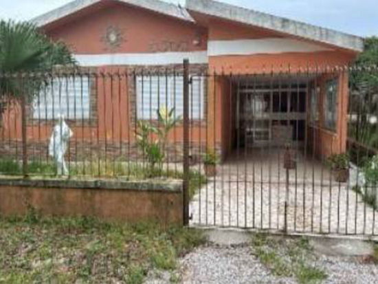 Casa Ocupada em Pelotas com 194m² de Área Construída