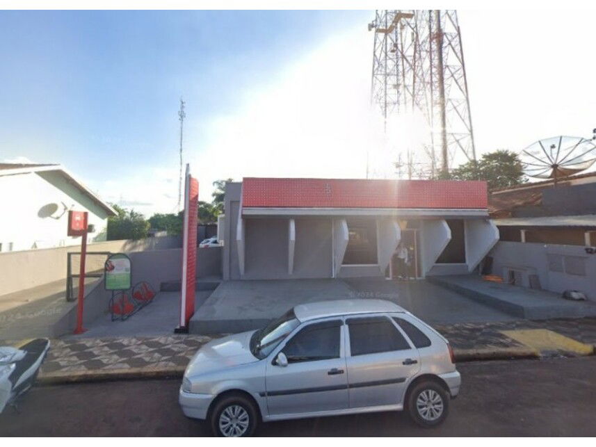 Ex-Agência Desocupada com Ampla Área em Indiaporã