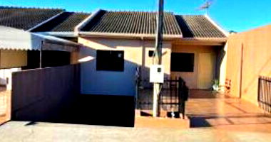 Casa padrão com 3 quartos, 2 banheiros, 2 vagas, 176.56m² construída, ocupada