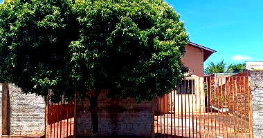 Casa 2 quartos, 2 banheiros, 2 cozinhas, 2 vagas, 50m² construída, terreno 420m²