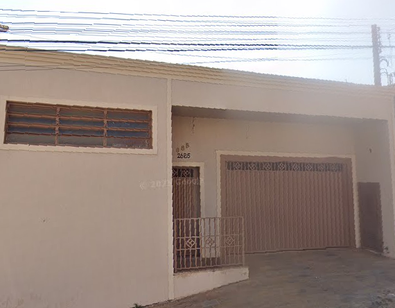 Casa com 3 quartos, 2 banheiros, 249,50m² construída, ocupada