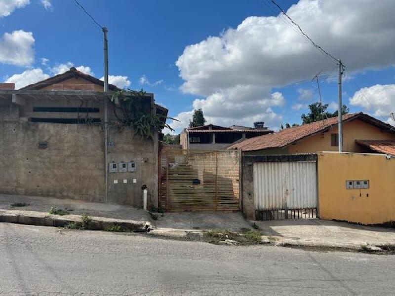 Casa com 2 Quartos em Esmeraldas/MG