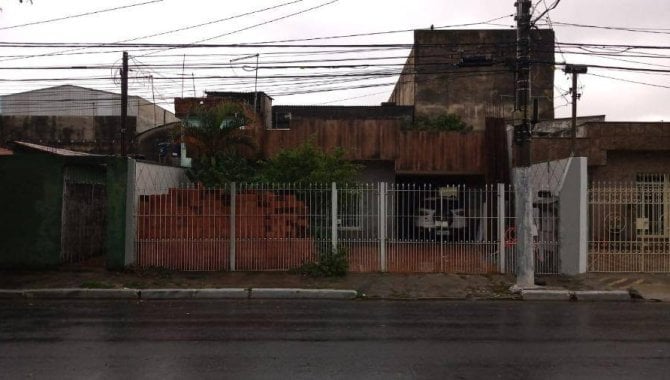 Casa com 2 quartos, 3 banheiros e 1 vaga de garagem
