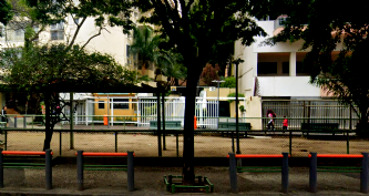 Apartamento 801 com 150m², 2 vagas de garagem, fundos, construído em 2000