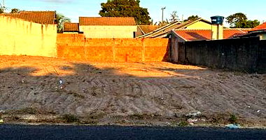 Terreno urbano de 450 m² desocupado em Coxim/MS
