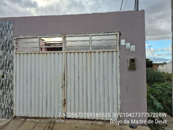 Casa 2 quartos, 1 banheiro, 67,77m² construída, desocupada