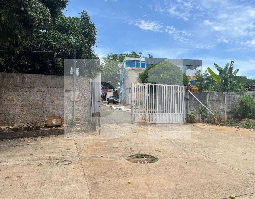 Galpão comercial com 2.550 m² construídos